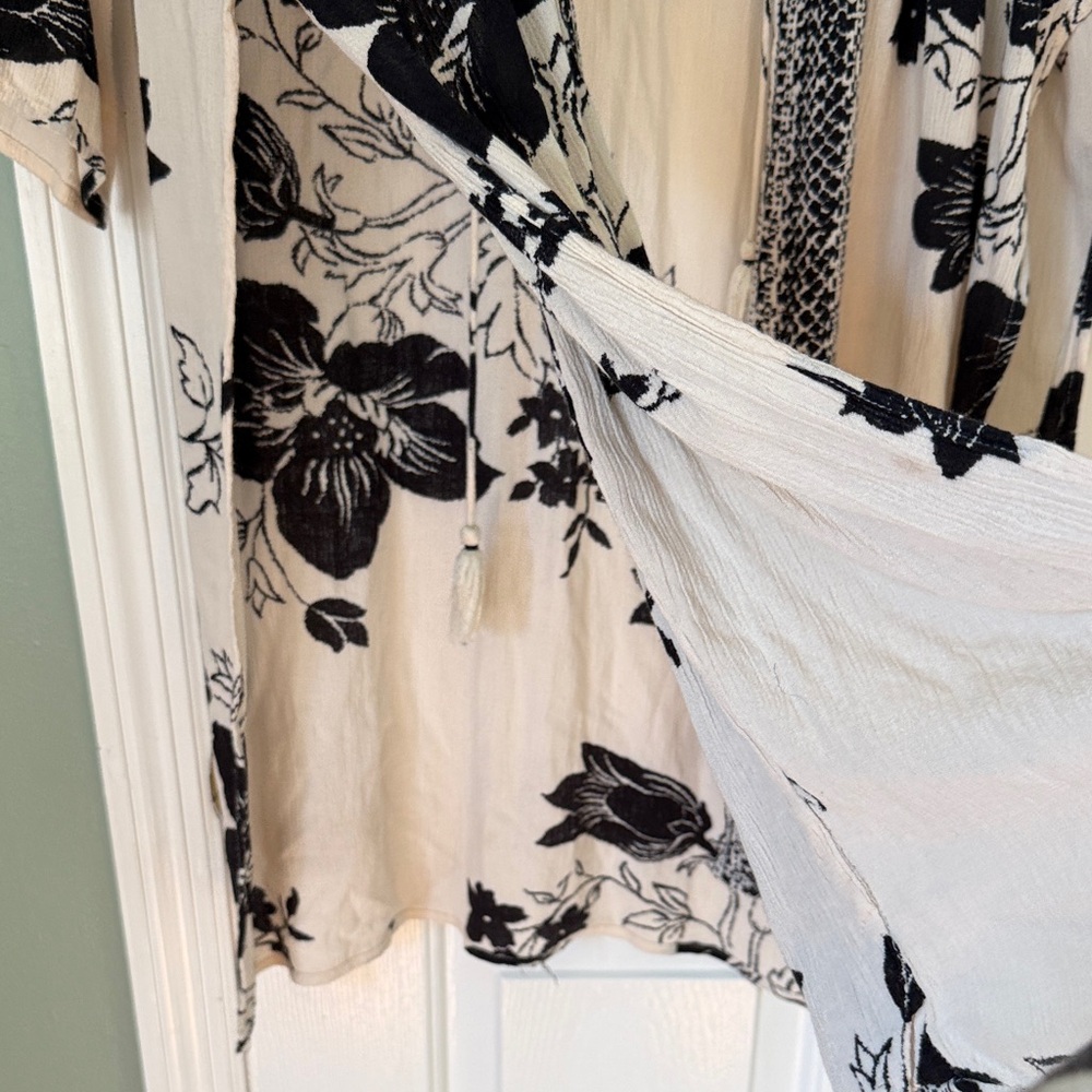 Billabong Floral Kimono Robe - Black and Cream - Picture 3 of 9